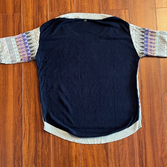 Guess Knit Sweater - Picture 5 of 6